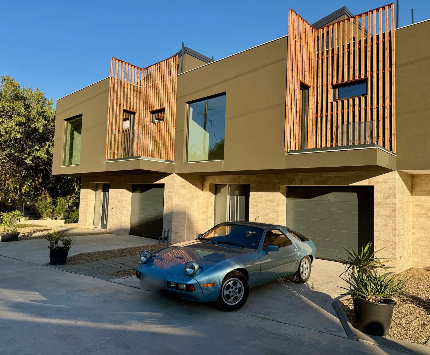 Street facade with walk-in garages and private parking